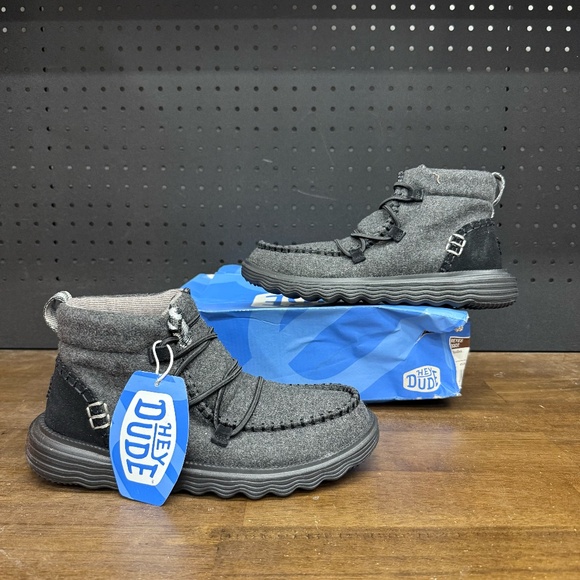 New W/ Damaged Box! Women's Hey Dude Reyes Grey Black Slip On Boot Size 8 - Picture 1 of 5